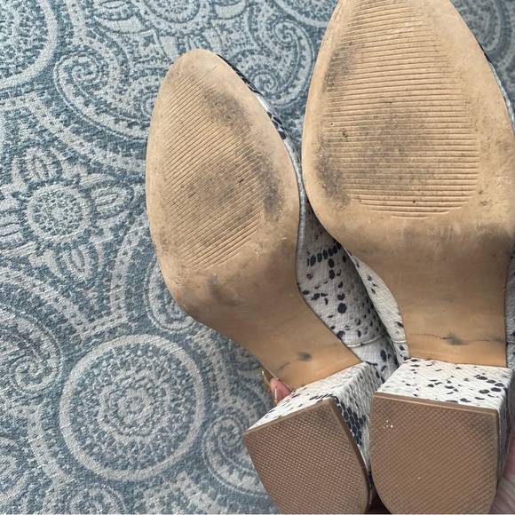 Snakeskin Heeled Booties Size 8 - Picture 5 of 7